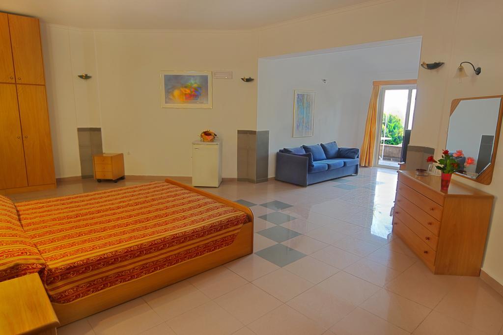 Ilyssion Hotel لاردوس الغرفة الصورة