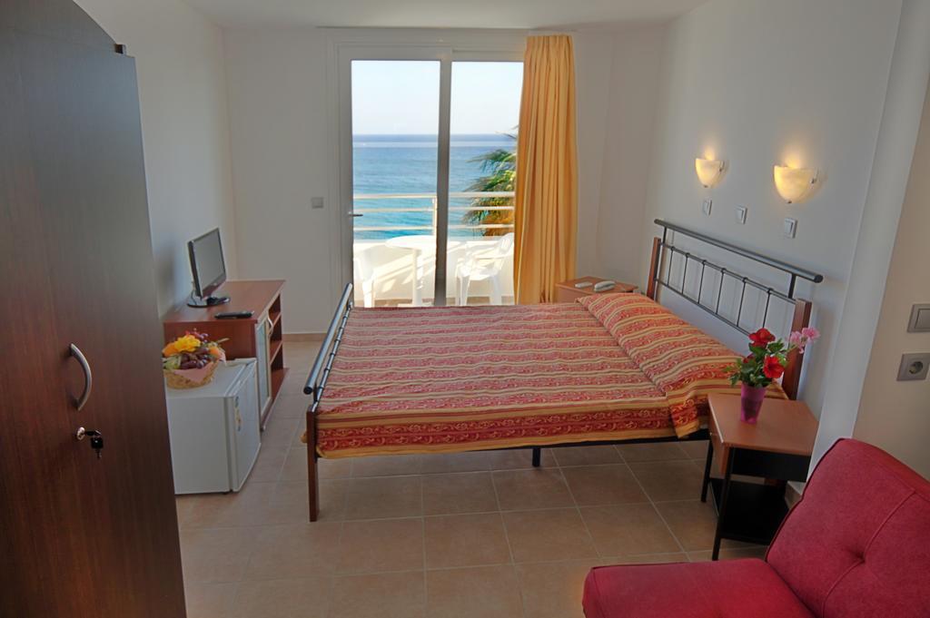 Ilyssion Hotel لاردوس الغرفة الصورة