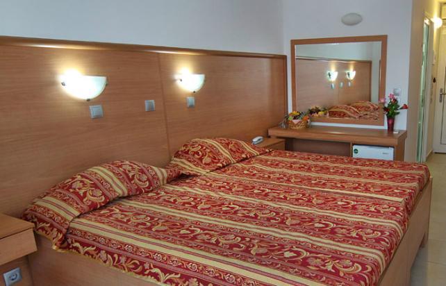 Ilyssion Hotel لاردوس الغرفة الصورة